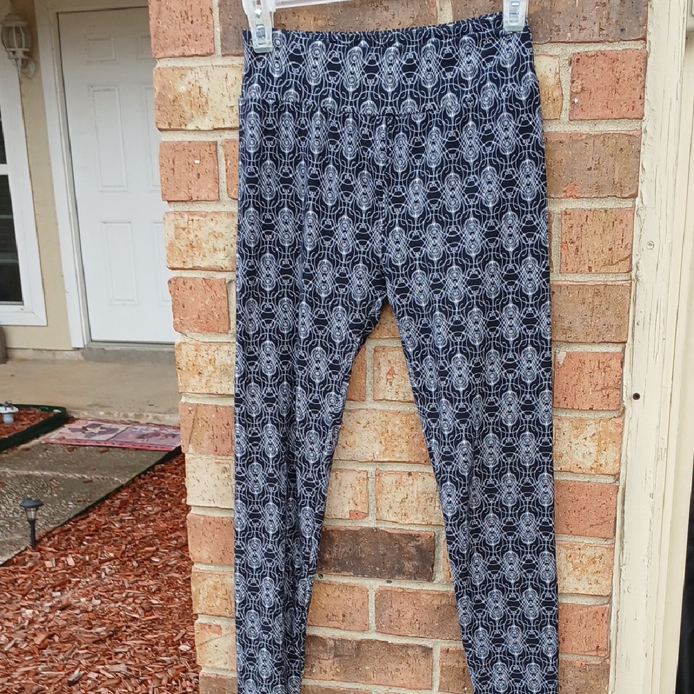 🤎LuLaRoe Black and White Geometric Leggings